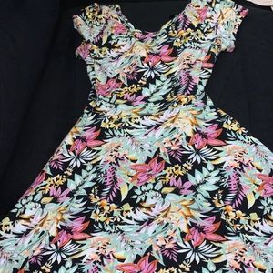 Beautiful/fun dress 🌸
